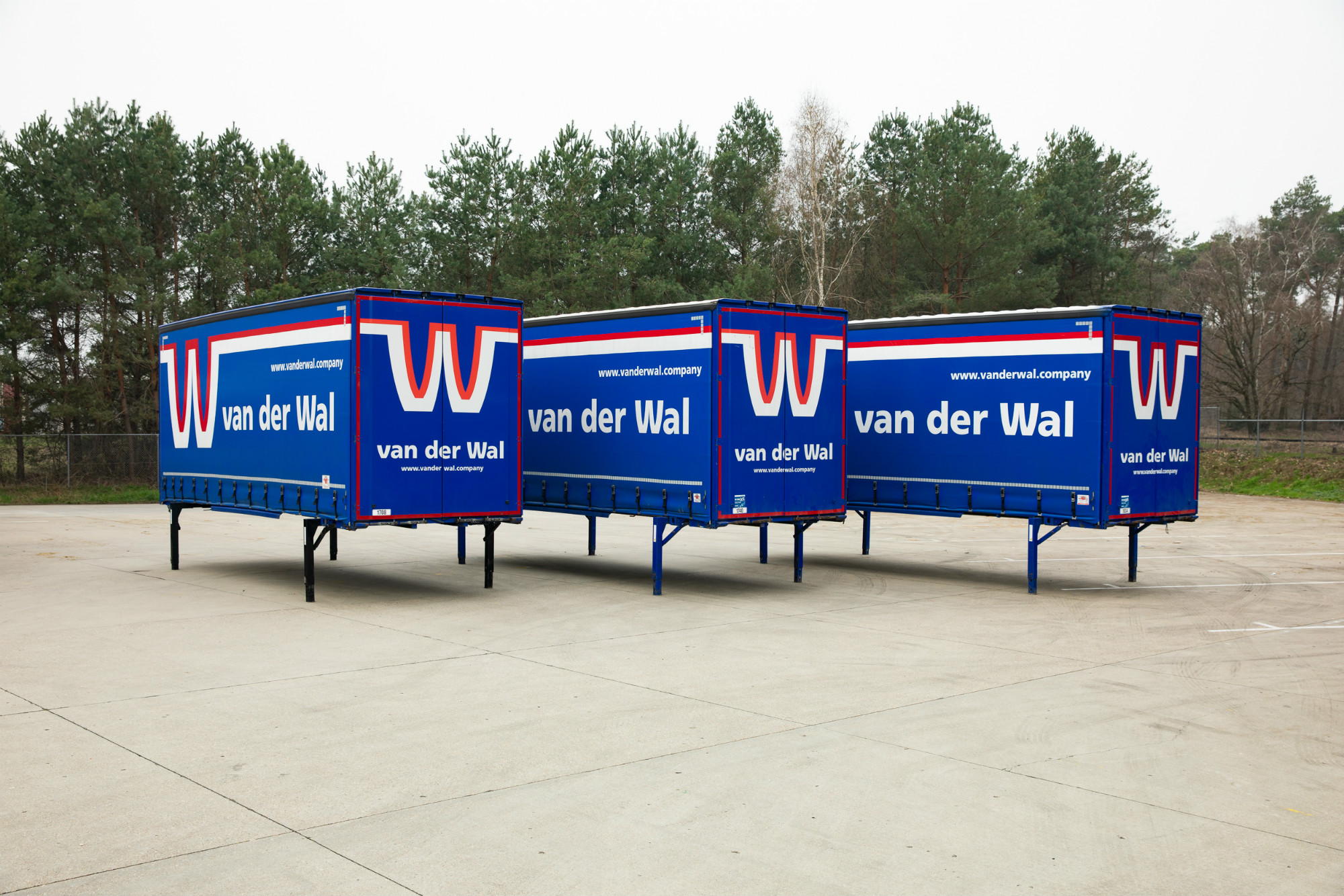 Parked_swapbodies_van_der_wal