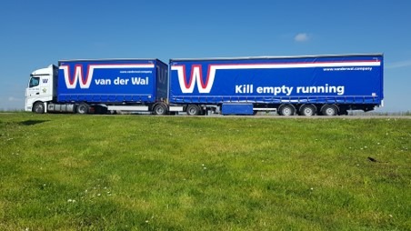 Een LZV van Van der Wal met Kill Empty Running op de trailer