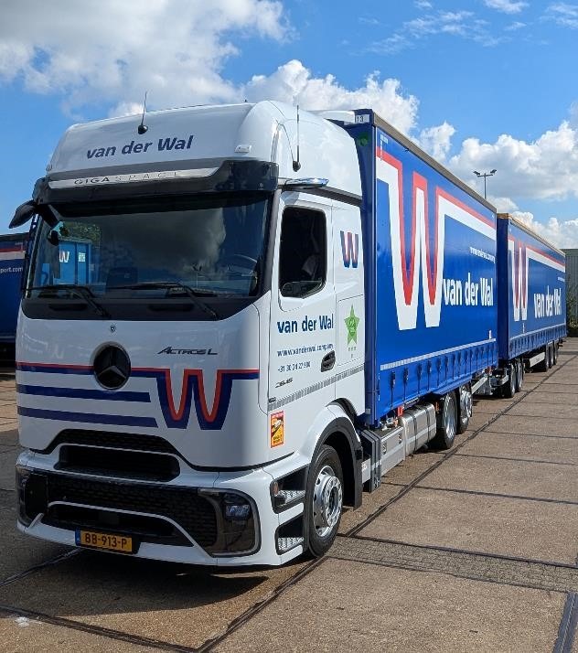 New Actros of Van der Wal