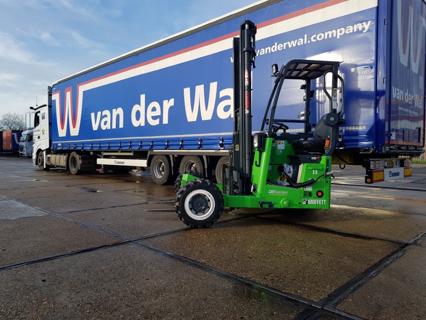Van der Wal is the first Dutch company ordering electric truck mounted forklifts