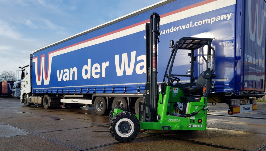 Van der Wal bestelt als eerste Nederlands bedrijf elektrische meeneemheftrucks