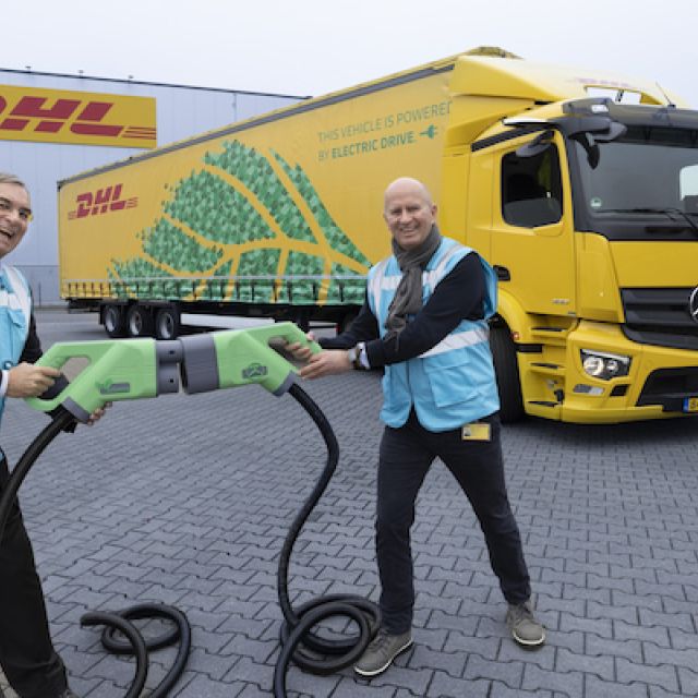 Eerste elektrische truck voor DHL en Van der Wal samen