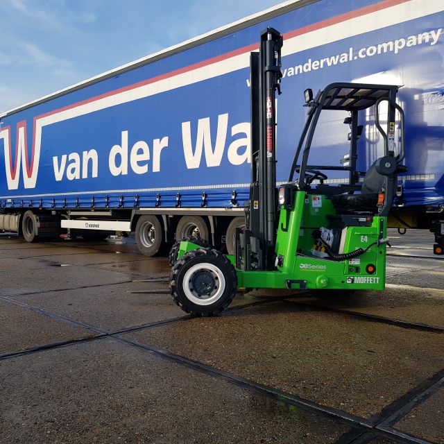 Van der Wal is the first Dutch company ordering electric truck mounted forklifts