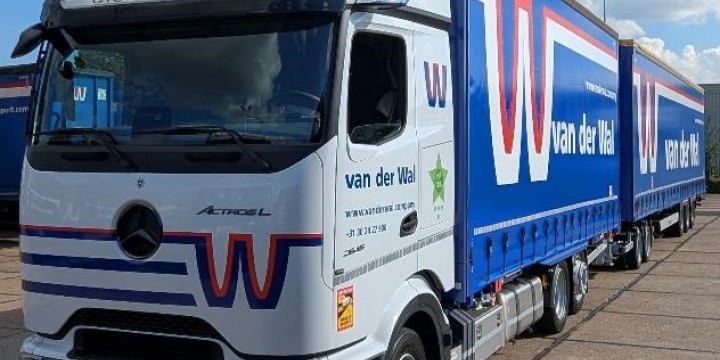 Van der Wal chauffeur over nieuwe Actros L ProCabin: “Het is een beest!”