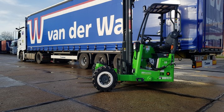 Van der Wal is the first Dutch company ordering electric truck mounted forklifts